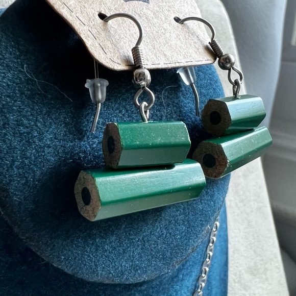 HOST PICK Handmade Green Colored Pencil Necklace and Earring Set - Picture 4 of 7